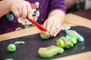 5 Permainan DIY yang Dapat Mempererat Bonding antara Ibu dan Anak