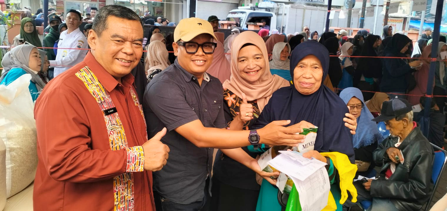 Stok Beras Melimpah, Pemkot Cimahi Salurkan Bantuan ke Puluhan Ribu Warga