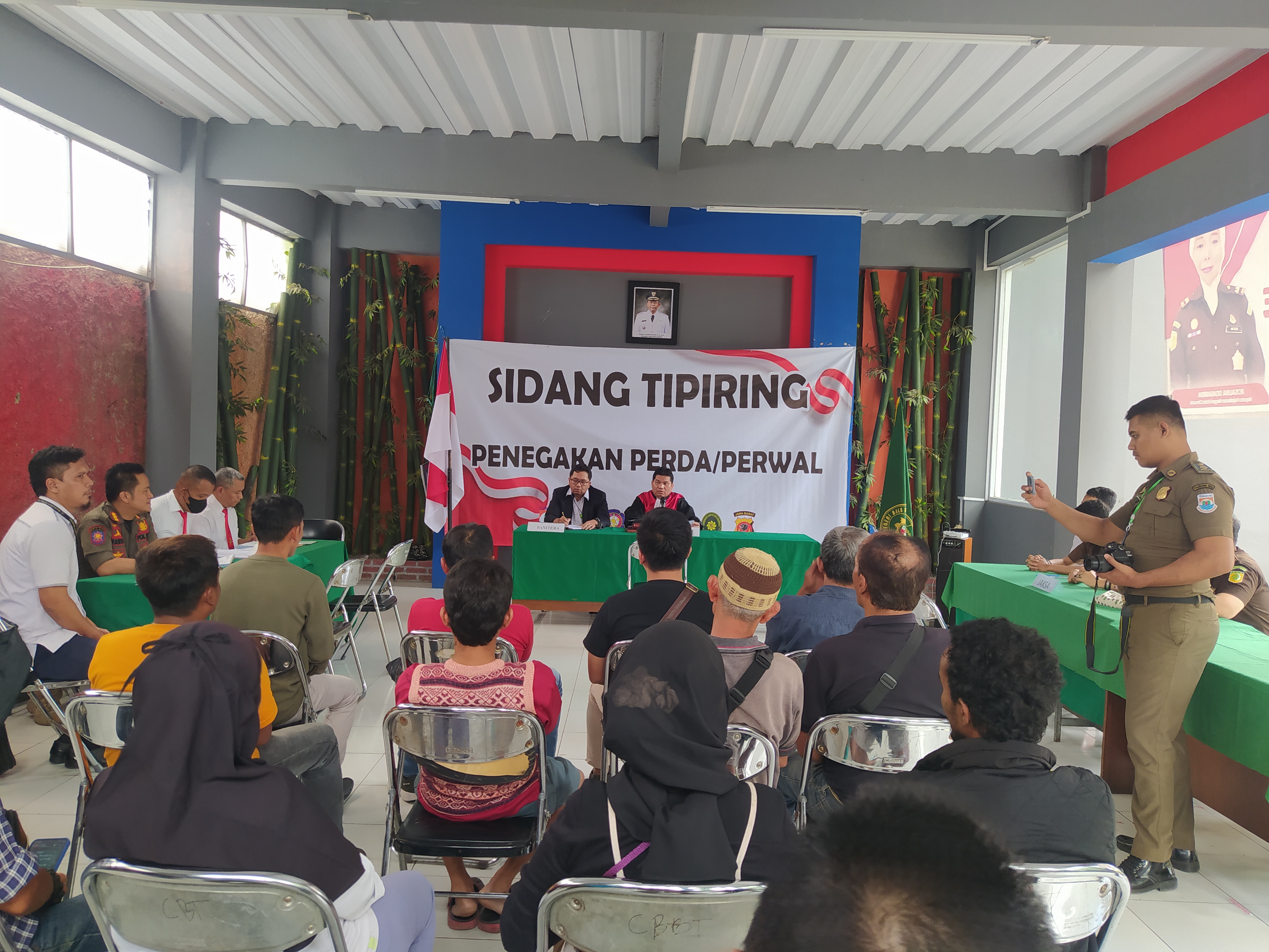 Satpol PP dan Damkar Kota Cimahi Hadirkan Belasan PKL dan Pelanggar Izin dalam Sidang Tipiring