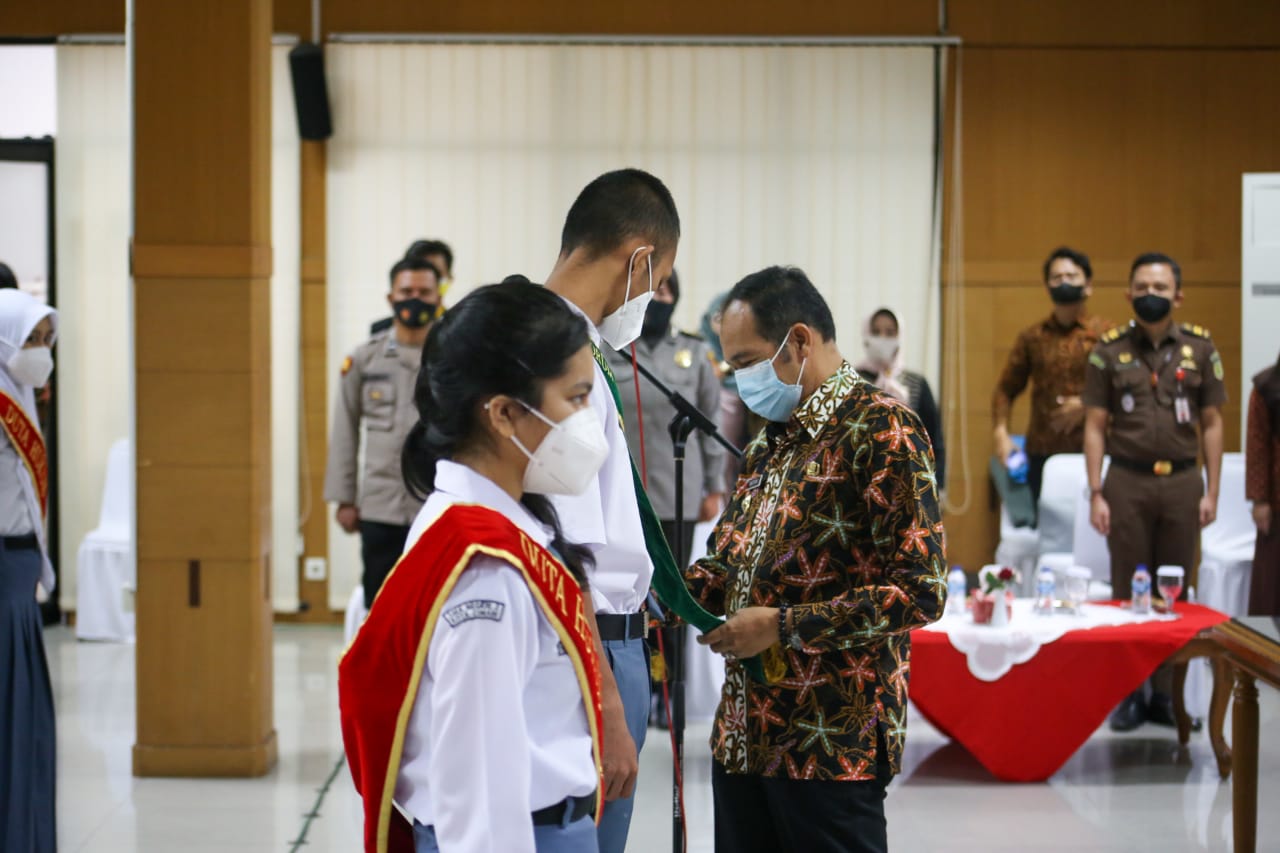 Plt. Walikota Cimahi Kukuhkan Forum Pelajar Sadar Hukum dan Duta Hukum-HAM Kota Cimahi