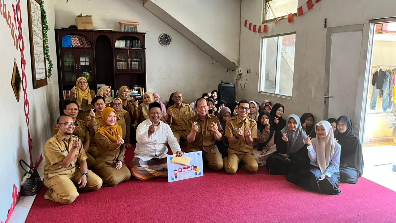 Pemkot Cimahi Perkuat Kepedulian Sosial Ramadan, Inspektorat Salurkan Santunan bagi Anak Yatim