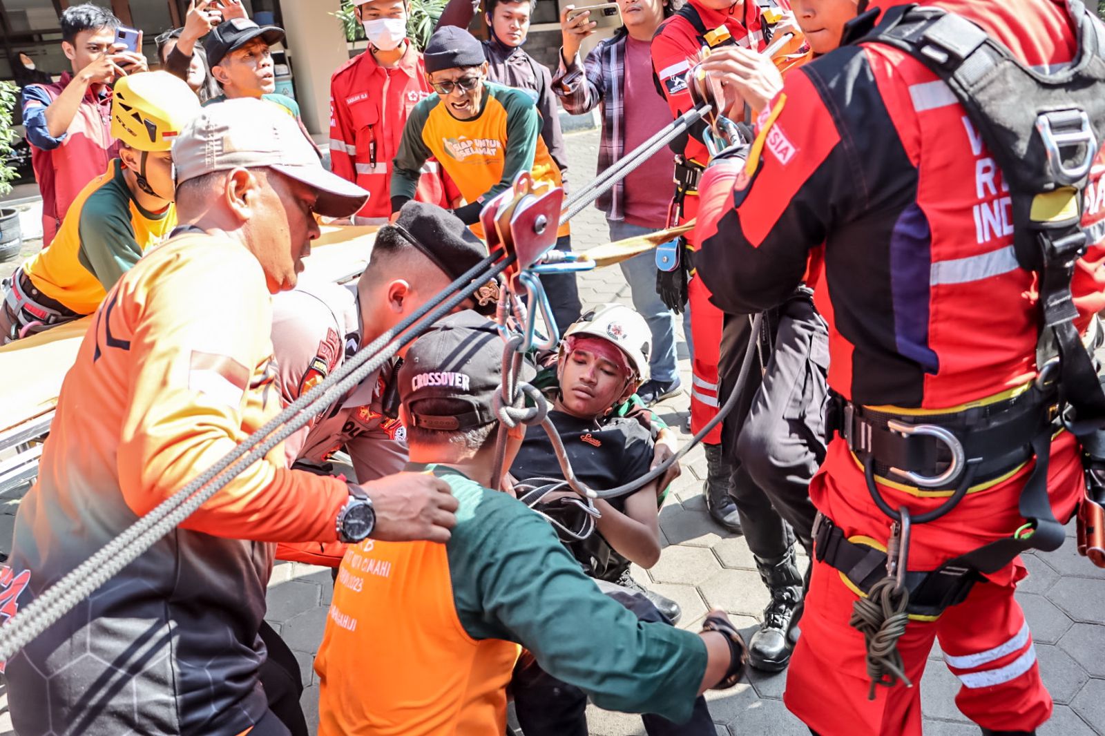 Puncak HKB Tingkat Kota Cimahi Diwarnai Aksi Simulasi Penanganan Bencana Gempa