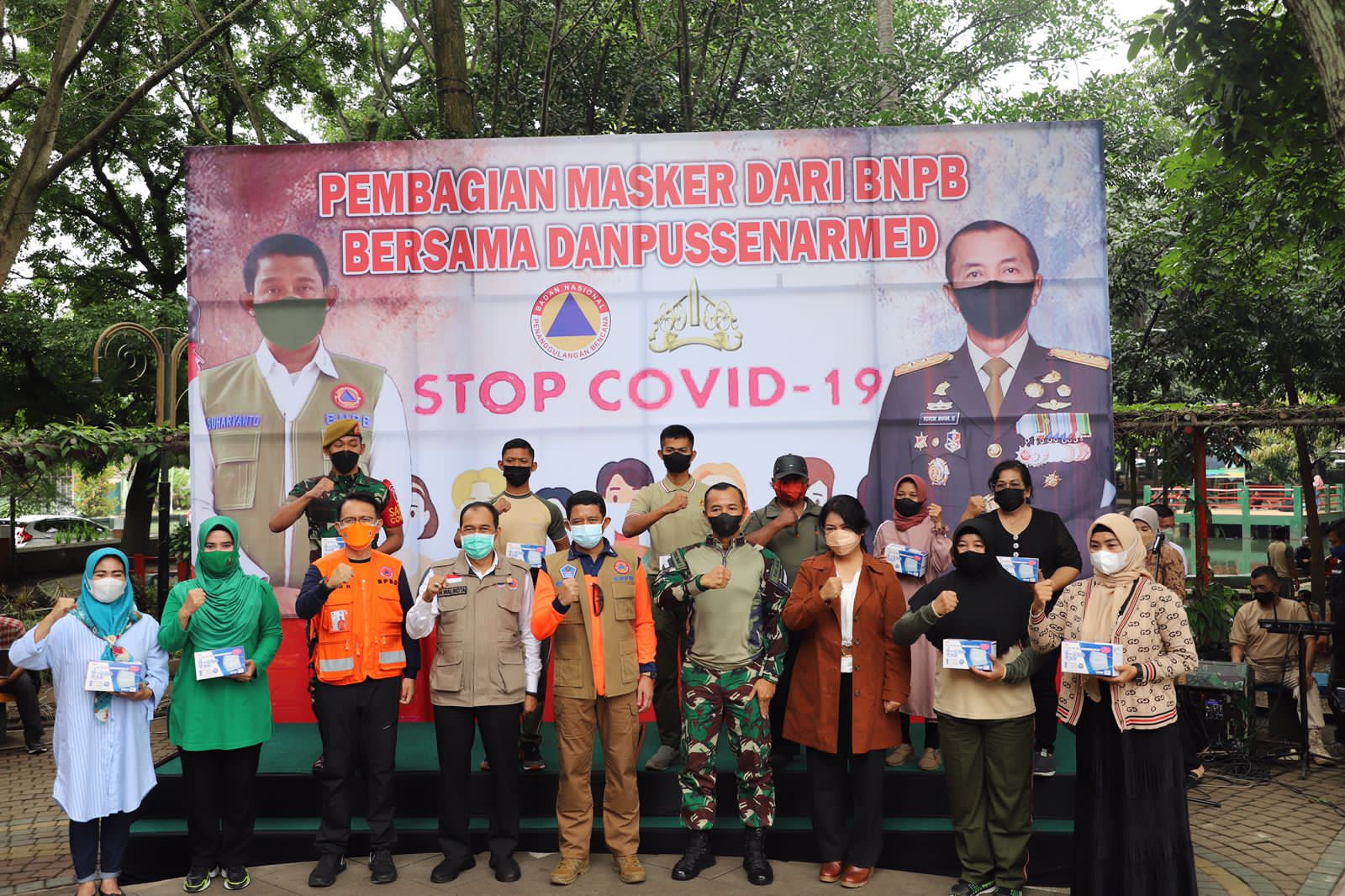 BNPB-Pemkot CImahi Bersinergi Cegah Penularan Covid-19 Dengan Bagikan 100.000 Lembar Masker