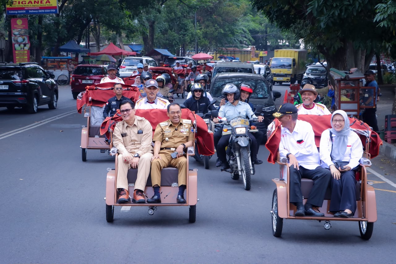 100 Becak Listrik Bantuan Presiden Prabowo Mengaspal di Kota Cimahi