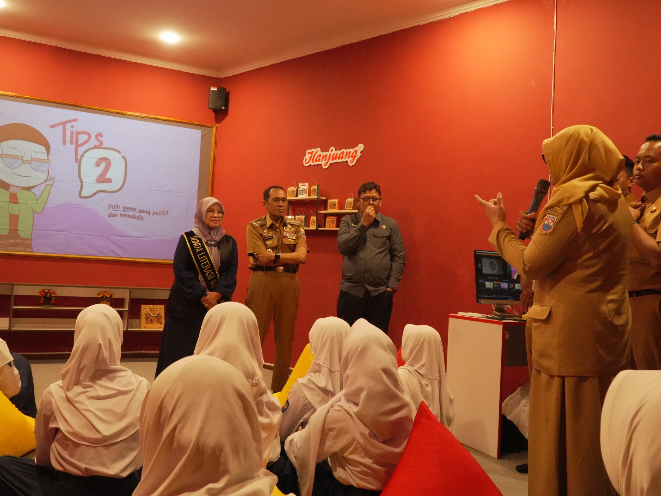 Pertama Kalinya, Perpustakaan Kota Cimahi Hadirkan Bioskop Mini untuk Tingkatkan Literasi