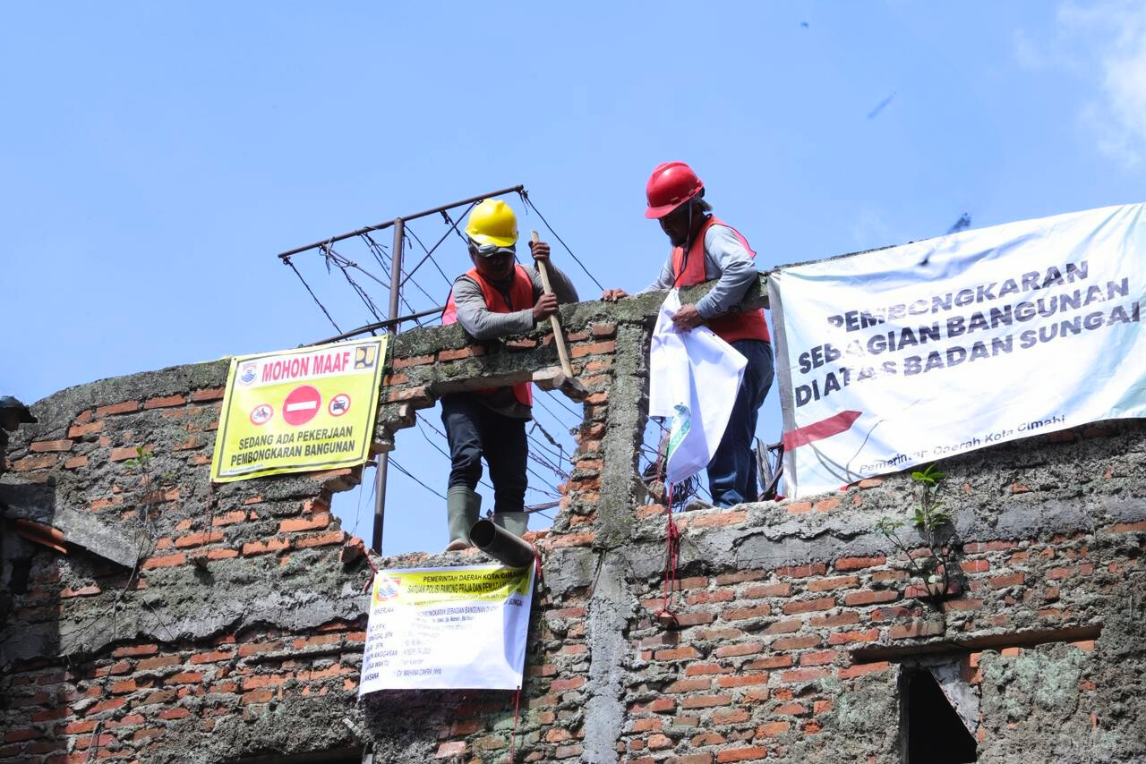 Bangunan Liar di Atas Sungai Bertahap Dibongkar, Bagian dari Penegakan Perda Hingga Upaya Pulihkan Fungsi Sungai