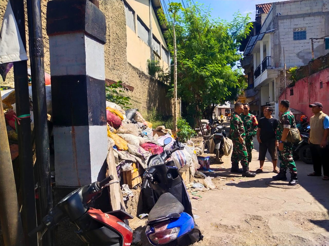 DLH Kota Cimahi Sasar Tumpukan Sampah Liar