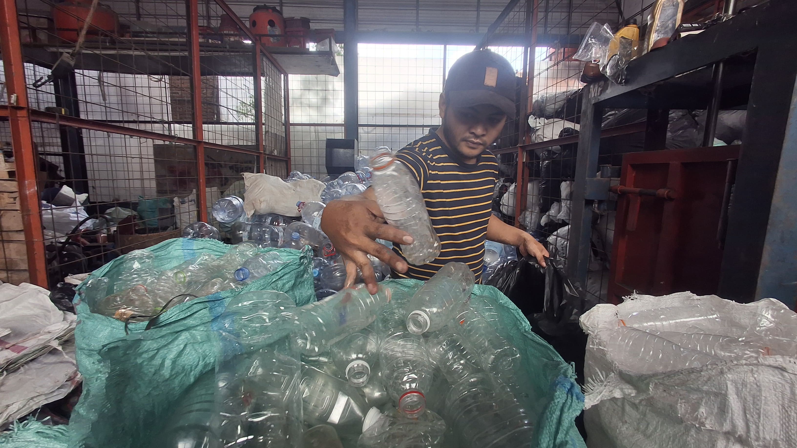 Sinyal Positif Prilaku Masyarakat Dibalik Mahalnya Harga Plastik di Cimahi