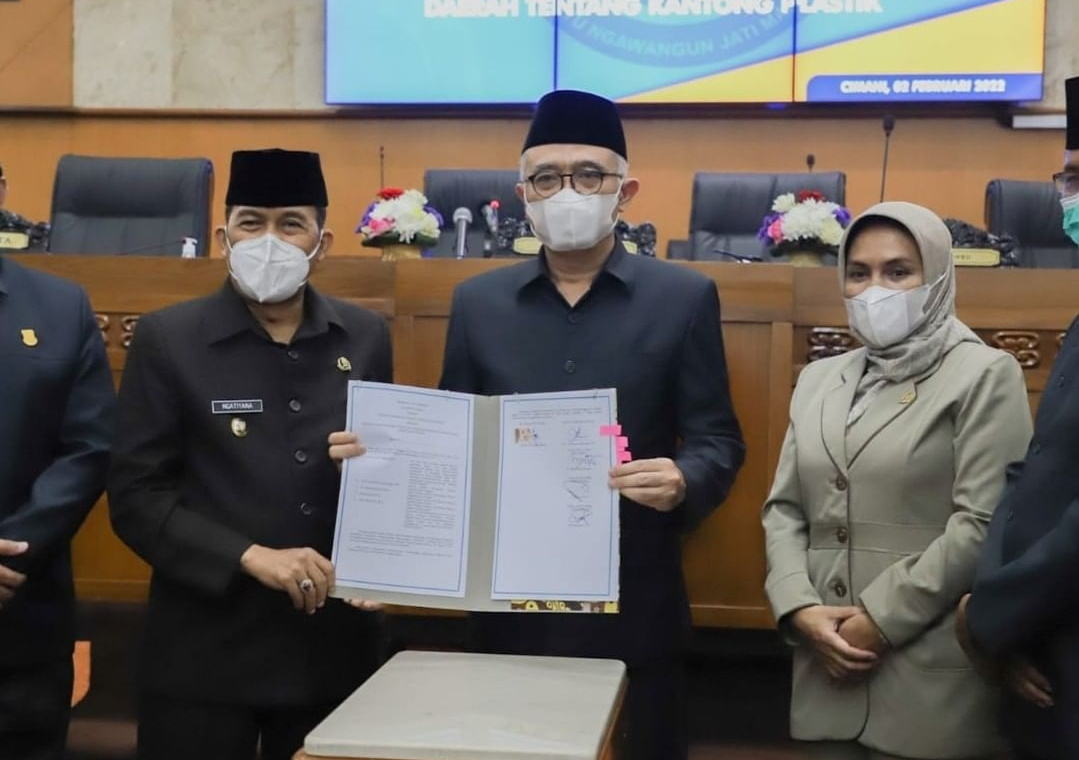 DPRD Kota Cimahi Setujui Raperda Kantung Plastik