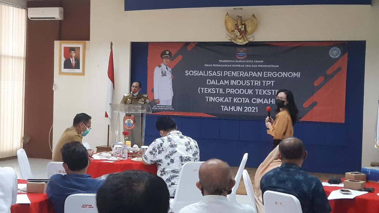 Disdagkoperind Kota Cimahi Dorong Daya Saing Lewat Sosialisasi Penerapan Ergonomi Di Industri TPT