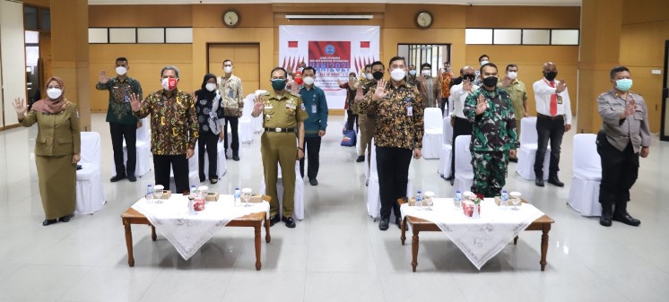 Plt. Wali Kota Cimahi Bersama BNN Kota Cimahi dan FORKOPIMDA Ikuti  Peringatan Hari Anti Narkotika Internasional Tahun 2021 Serentak