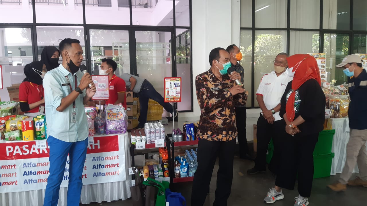 Disdagkoperin Kota Cimahi Kenalkan Produk UMKM-IKM Lewat Bazaar Murah