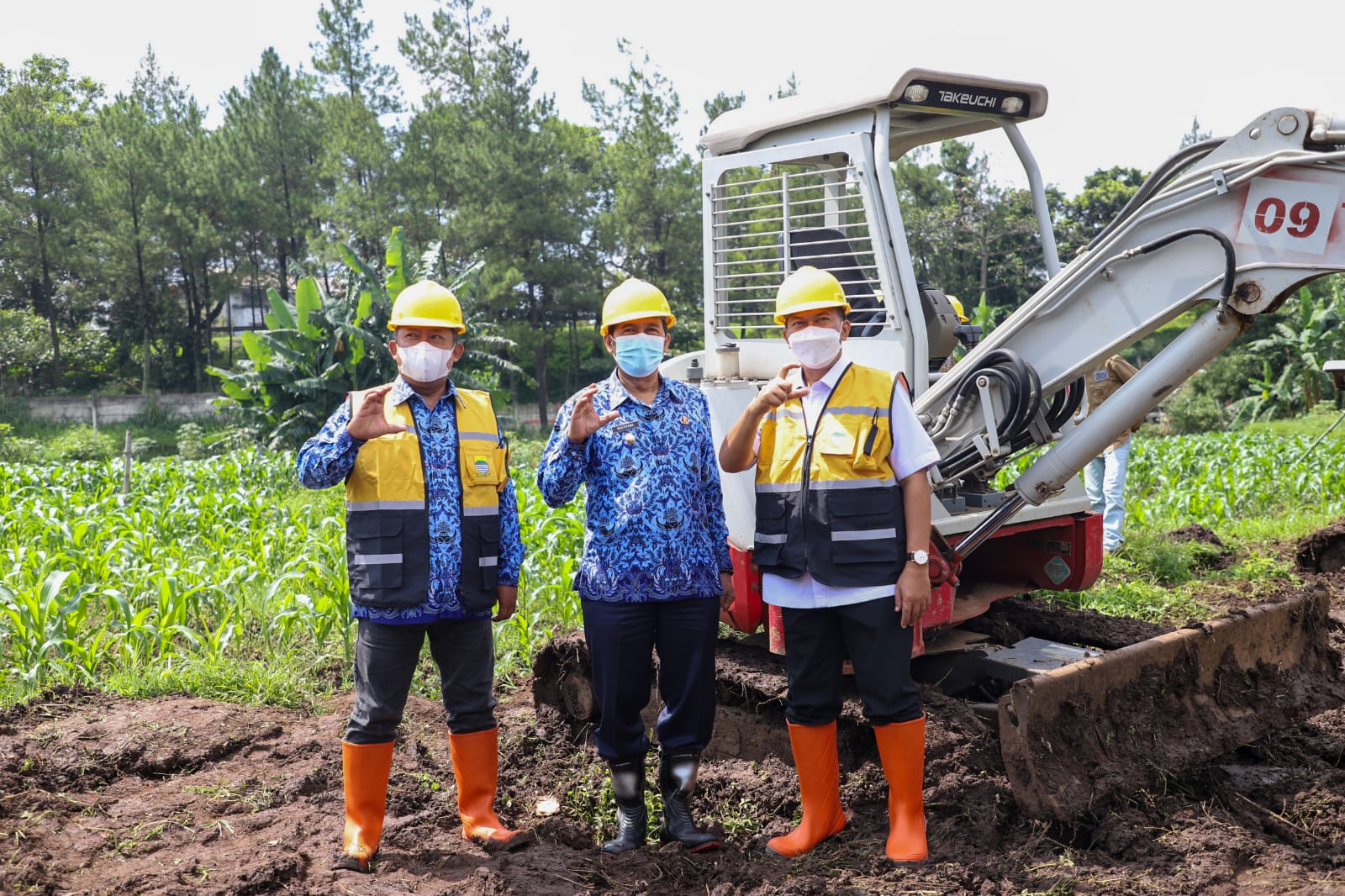 Pemkot Cimahi-Pemkot Bandung Macul Perdana Pembangunan Kolam Retensi Untuk Tangani Banjir