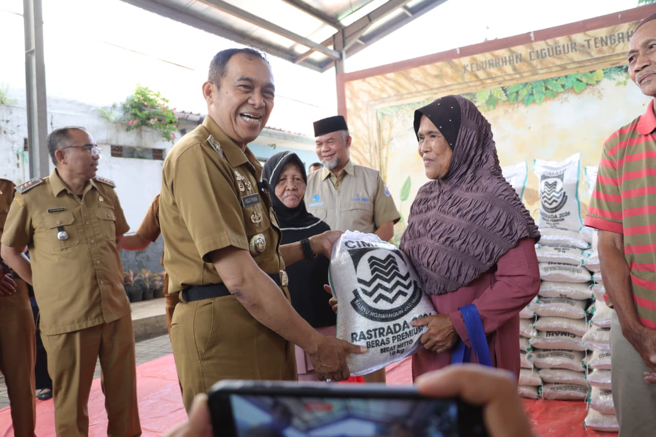 Pemkot Cimahi Serahkan Rastrada Termin II, 2.227 Kpm Terima Bantuan Beras