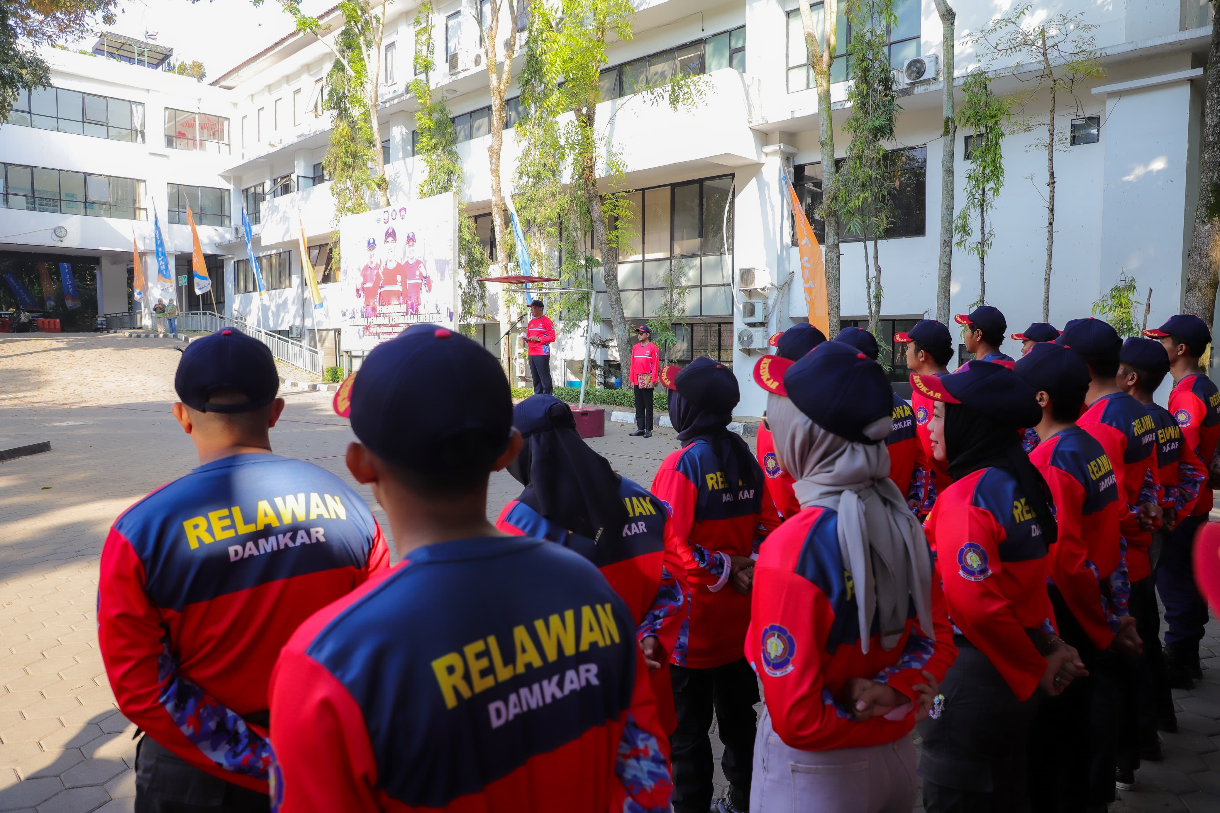 74 Warga Dilantik Jadi Relawan Damkar Kota Cimahi