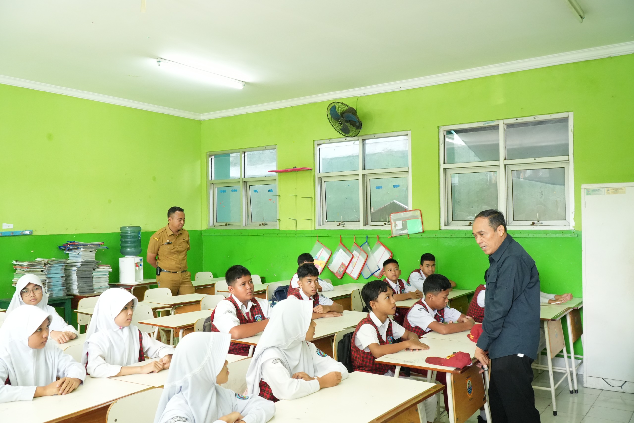 Disdik Kota Cimahi Larang Siswa Bawa Ponsek ke Sekolah