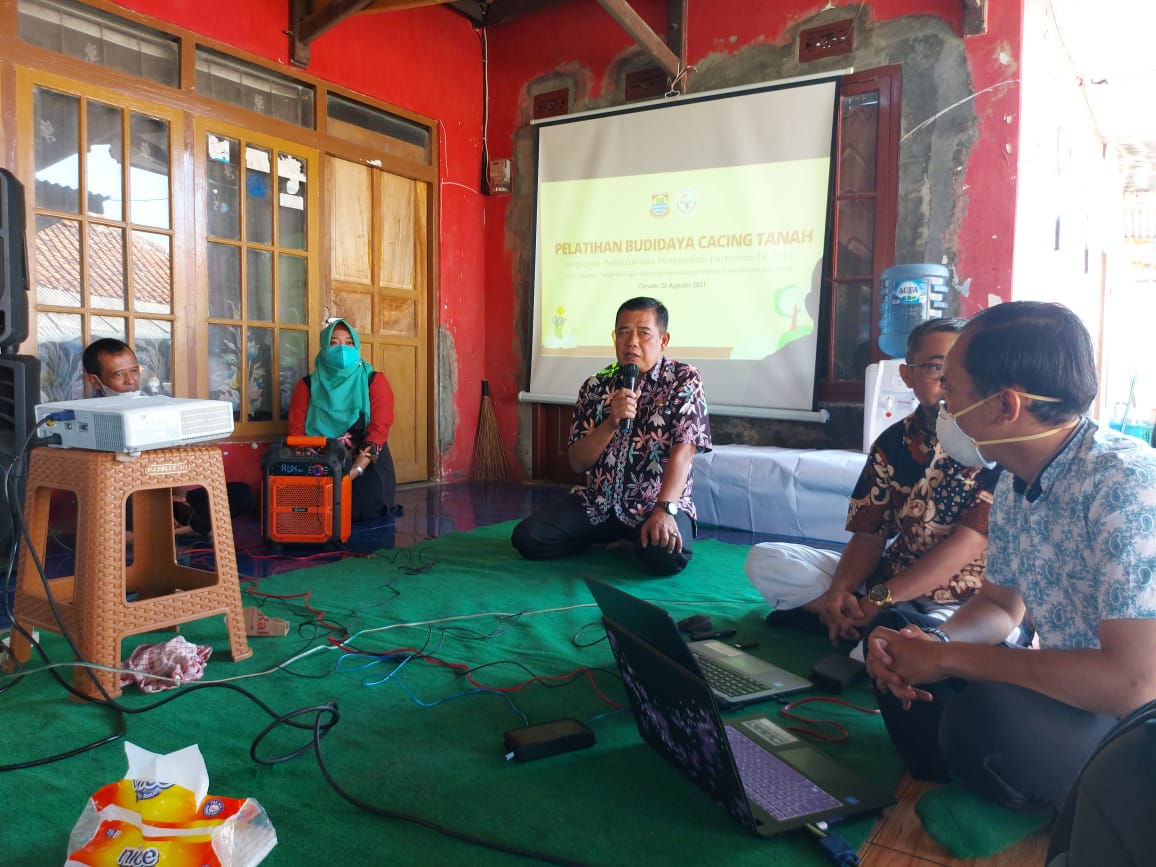 Dispangtan Kota Cimahii Gelar Pelatihan Budidaya Cacing Tanah Untuk Pemulihan Ekonomi Dampak Pandemi