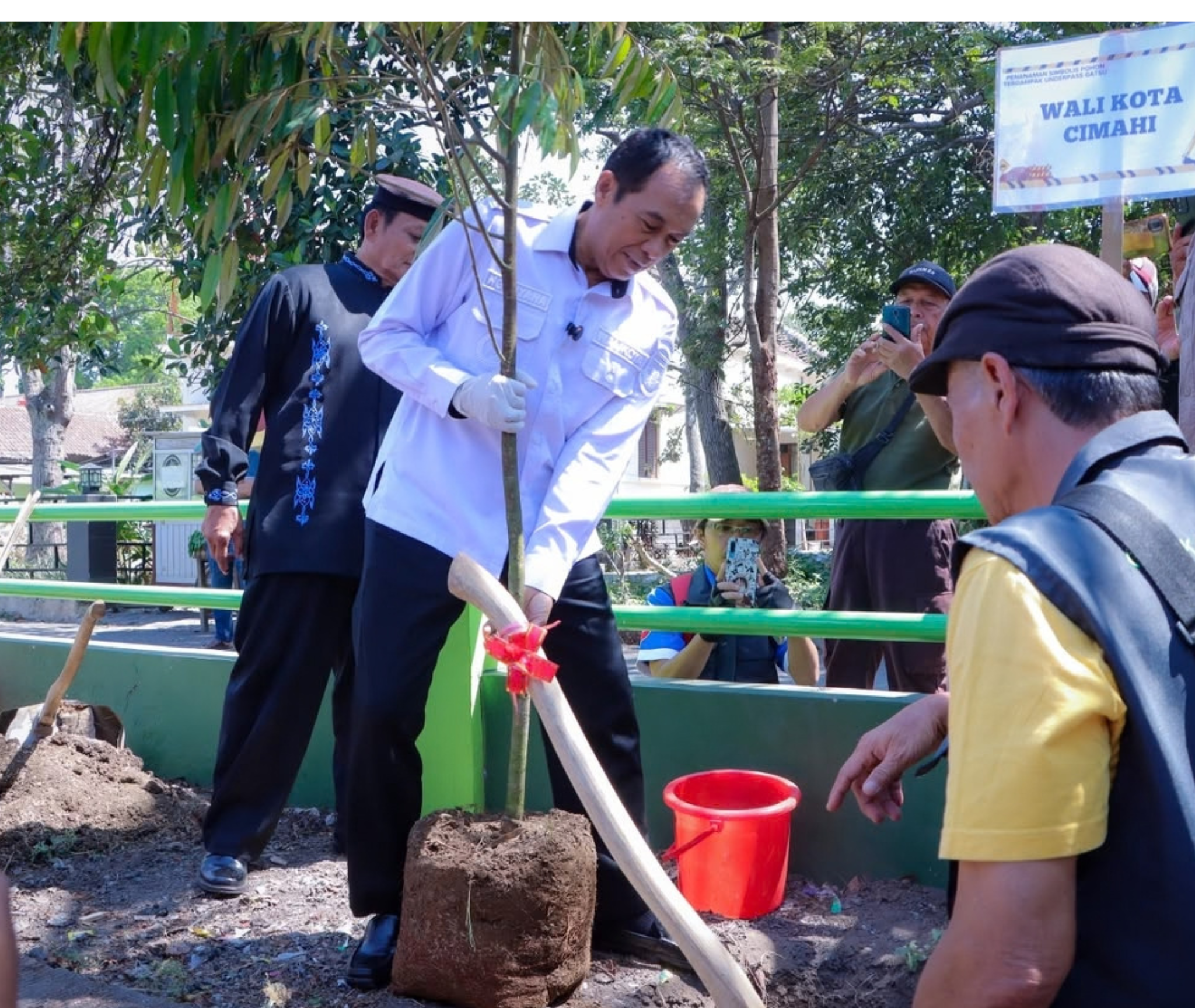 Pemkot Cimahi Tanam 74 Pohon Kompensasi Dampak Pembangunan Underpass Gatot Subroto