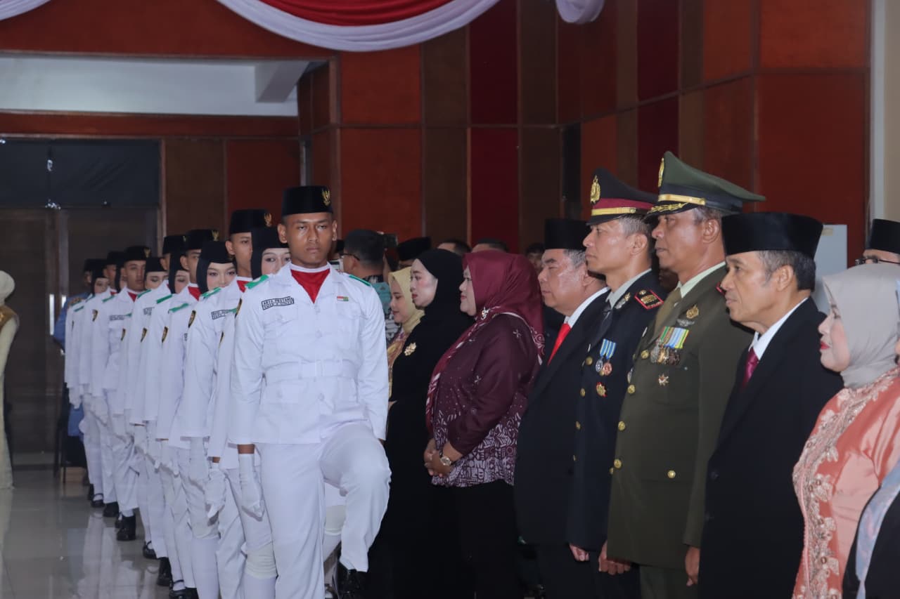 Dikukuhkan Jadi Paskibraka Cimahi, Para Pelajar Diminta Bawa Nilai Disiplin ke Kehidupan