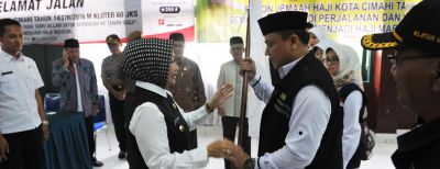 Walikota Atty Lepas 395 Calon Haji 1437 H