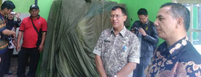Senyum Bahagia Esih Warga Cireundeu Setelah Rumahnya Direhab Ajay CS