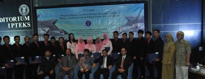 41 Mahasiswa AKN di Wisuda