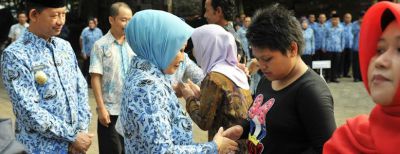 Pemkot Cimahi Serahkan Kartu Indonesia Sehat