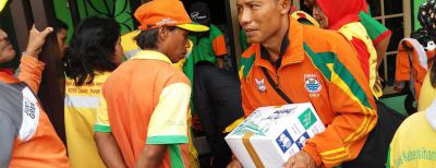 Petugas Lapangan Dapat Paket Ketupat