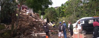 Akibat Hujan, Benteng Pemkot Cimahi dan Rumah Warga Ambruk