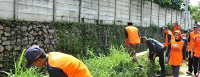 Atty Pimpin Aksi Bersih- Bersih Sungai