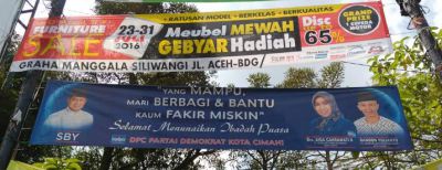 Satpol PP Tertibkan Spanduk dan Baligo