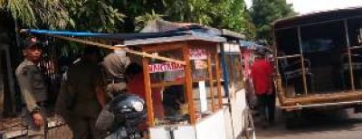 Sejumlah Pedagang Ditilang Satpol PP Kota Cimahi