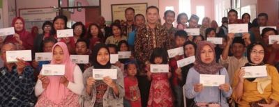 Pemkot Cimahi Bagikan Kartu JKN-KIS Bagi Warga Tidak Mampu