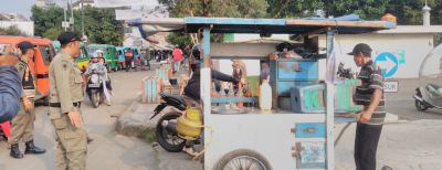 Satpol PP Kota Cimahi Dilematis Soal PKL Moko