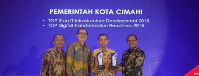 Wali kota Cimahi Raih Dua Penghargaan di Ajang TOP IT & TELCO 2018