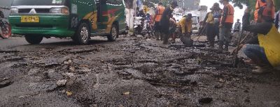 Mengelupas Dihantam Hujan, Pemkot Cimahi Segera Perbaiki Jalan Mahar Martanegara