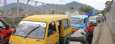 Leuwigajah Kerap Macet, Dibutuhkan Pelebaran Jembatan