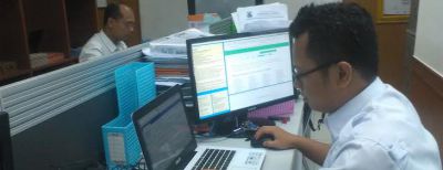 Seragam Putih Simbol PNS Bersih