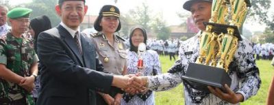 Tanggung Jawab Guru Yang Besar Harus Dianggap Suatu Kehormatan