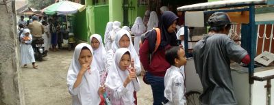 Orang Tua Harus Kritis Dengan Jajanan Sekolah