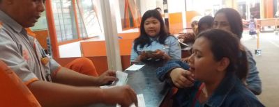 Warga Miskin Terima Dana PKH