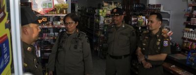 Dinas Pol PP dan Damkar Kota Cimahi Tindak Minimarket Tak Berizin