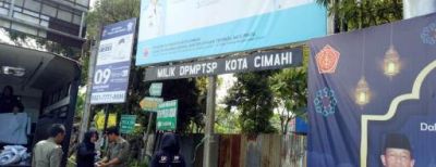 Satpol PP Cimahi Tertibkan Puluhan Spanduk Ilegal