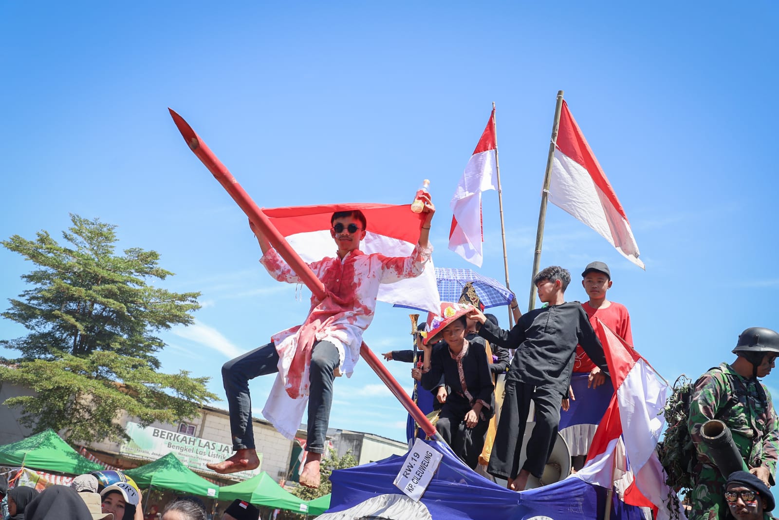 Kreatif Dan Meriah, Pawai Karnaval HUT Ri Ke 78 di Kelurahan Cipageran Kota Cimahi